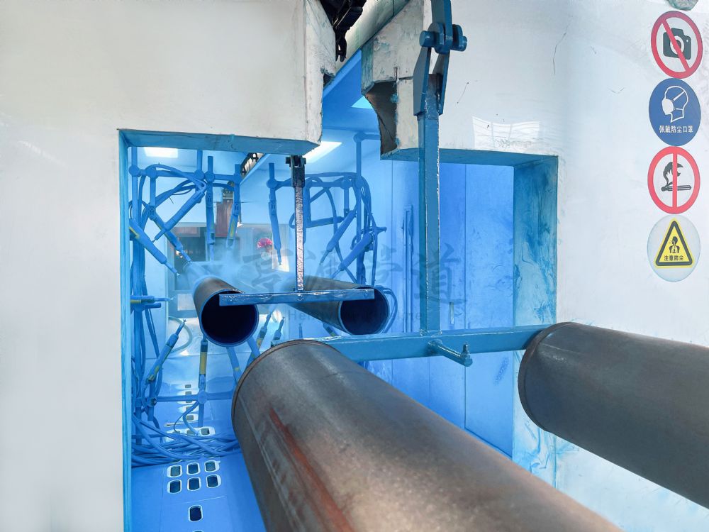 溝槽卡箍連接涂塑鋼管外噴涂作業(yè) 溝槽卡箍連接涂塑鋼管外噴涂作業(yè)